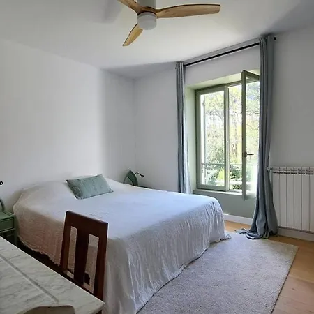 Le Quai De Villa Mézos